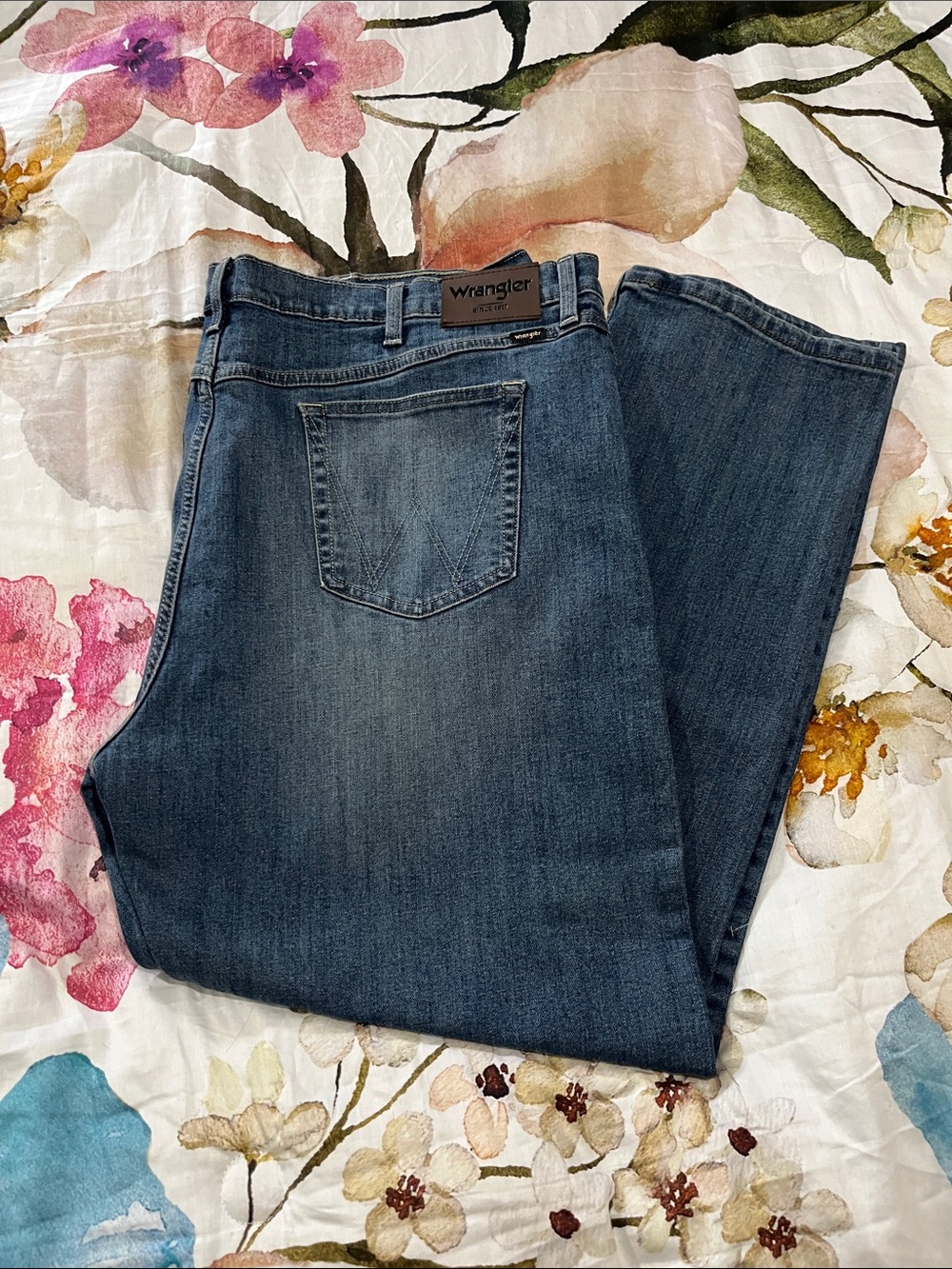 46x32 Wrangler Men's straight leg Jeans